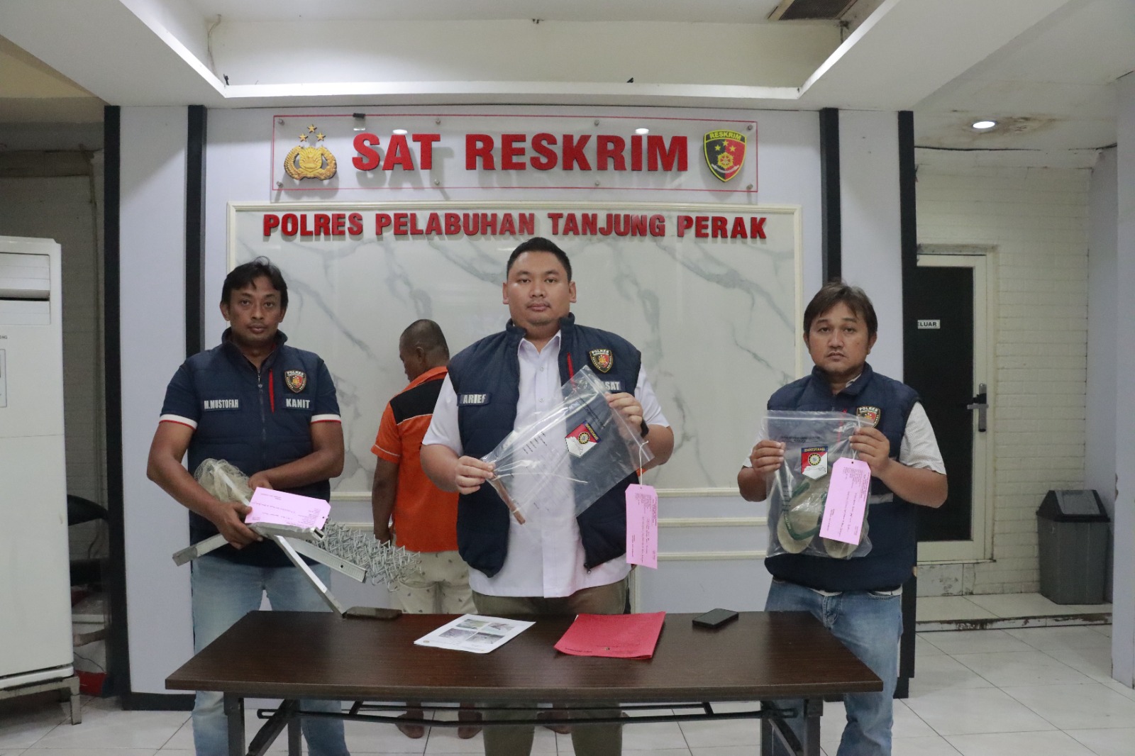 Polres Tanjung Perak Berhasil Amankan Dua  Residivis Pencuri Kabel Gardu PLN Induk