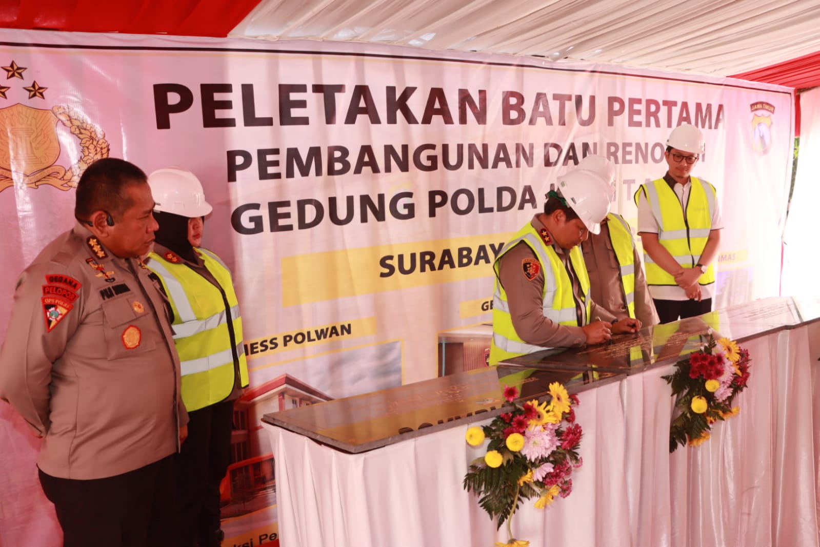 Kapolda Jatim Letakan Batu Pertama Pembangunan Asrama Polwan Sawitri
