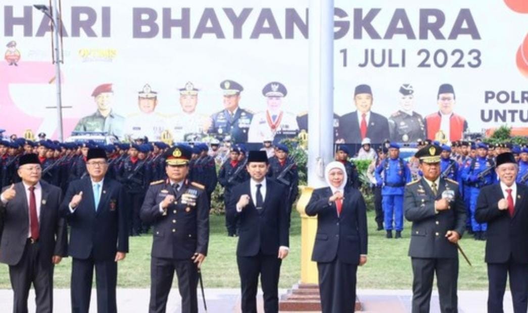 Jajaran Polda Jatim Terima Penghargaan dari Gubernur Jawa Timur di Hari Bhayangkara ke 77