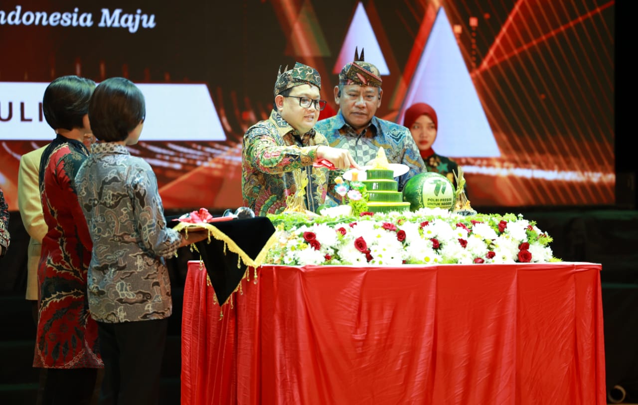 Polda Jatim Sampaikan Pesan Kamtibmas Pemilu Damai dan Bersih dari Narkoba Melalui Ludruk