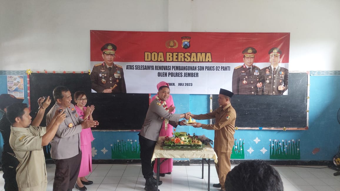 Polisi Peduli Pendidikan, Polres Jember Renovasi Gedung SD Pakis 2