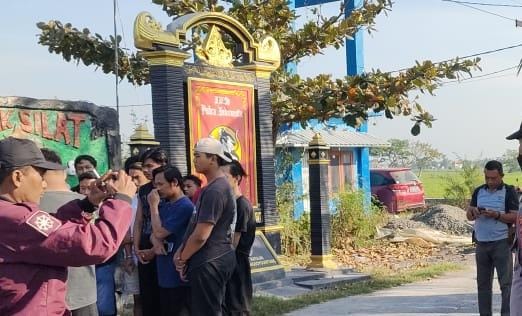 Kapolres Lamongan Apresiasi Pembongkaran Tugu Perguruan Silat Di Kecamatan Turi