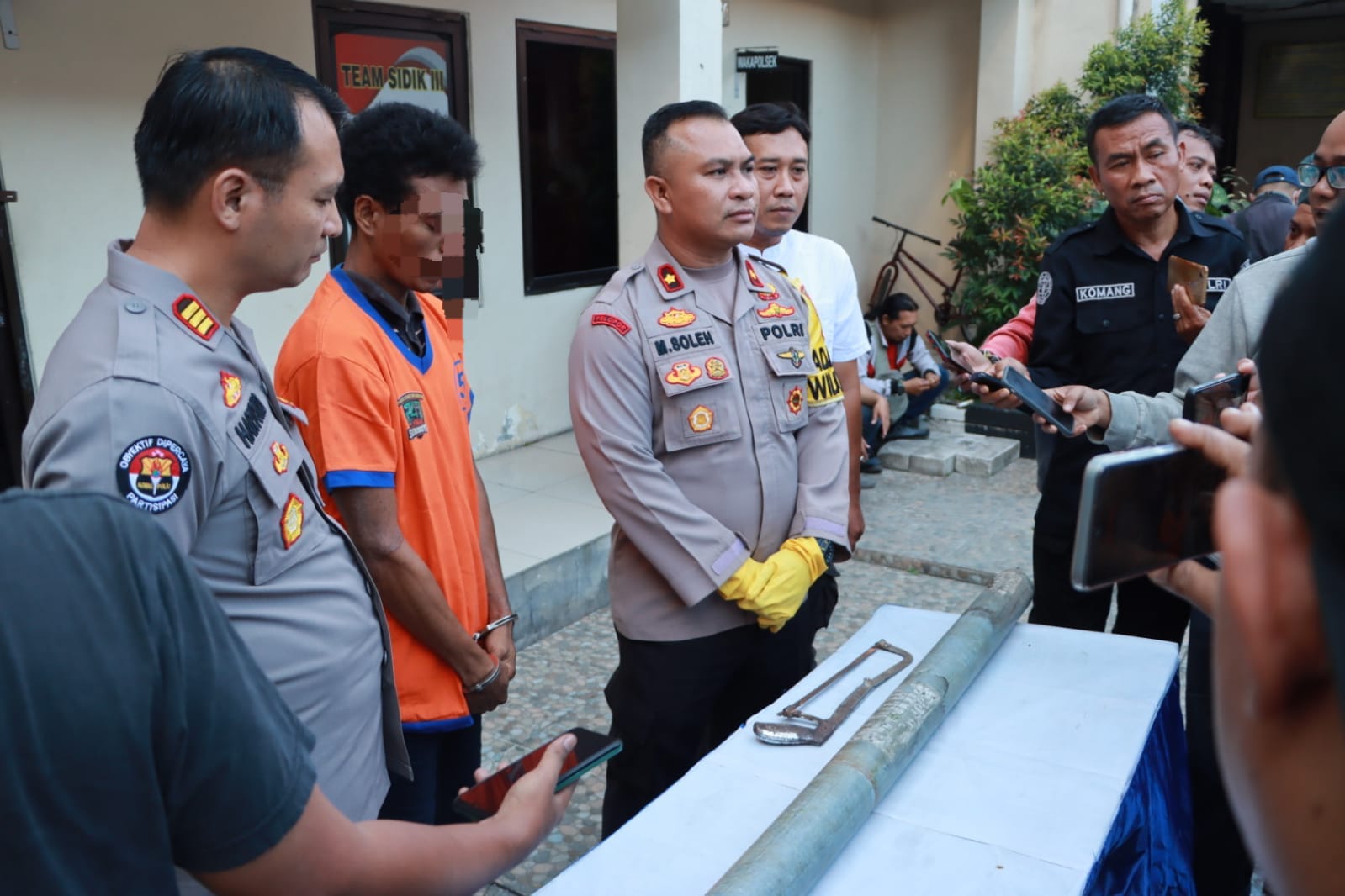 Polisi Berhasil Ungkap Hilangnya Tiang PJU di Surabaya, Tersangka Pencuri Diamankan