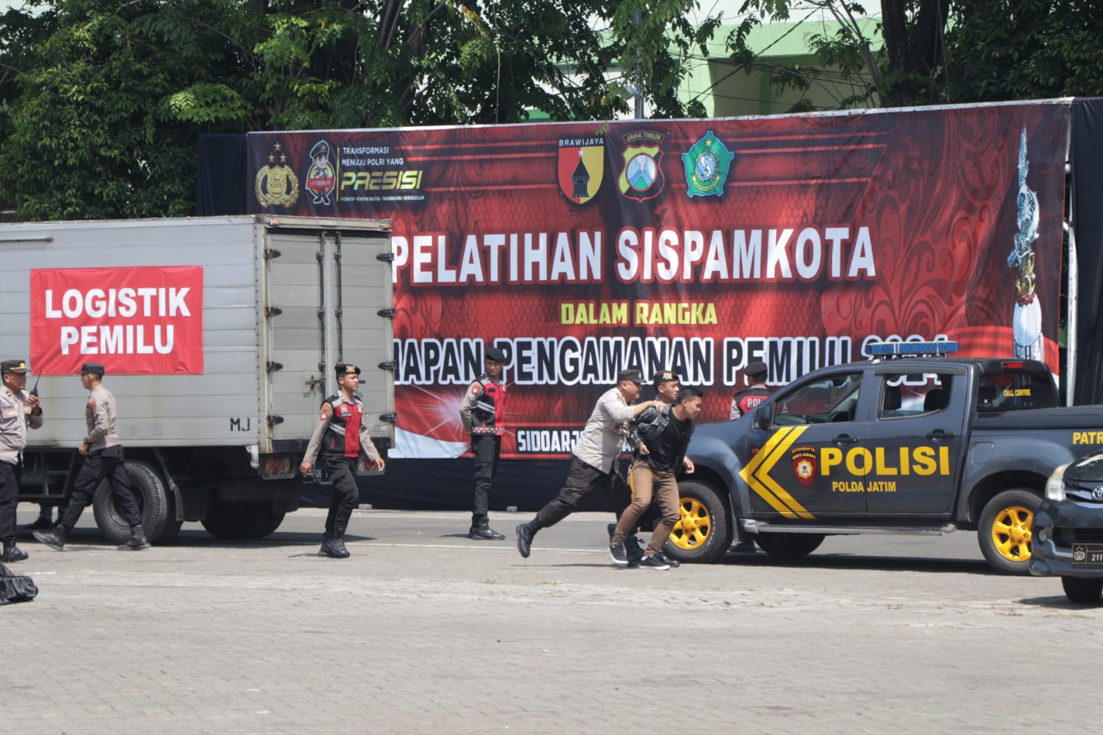 Polda Jatim Gelar Bintek Pelatihan Sispamkota Untuk Pengamanan Pemilu 2024
