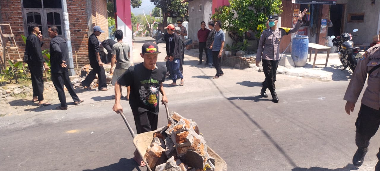 Kapolres Nganjuk Apresiasi Warga PSHT Rayon Kuncir Bongkar Tugu Perguruan Silat Secara Sukarela