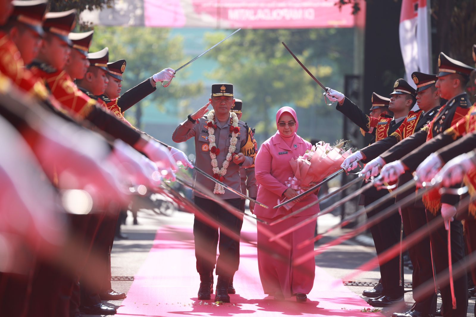 Tari Reog dan Beskalan Sambut Irjen Pol Imam Sugianto Sebagai Kapolda Jatim yang Baru