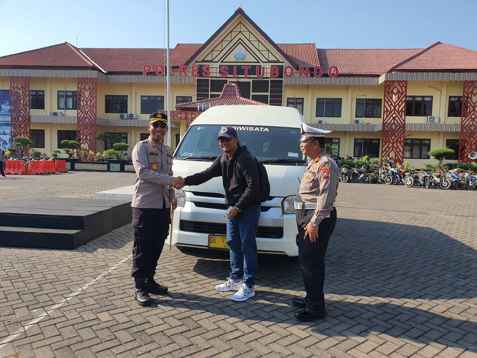 Polres Situbondo Serahkan Kepada Pemilik, Mobil Rental Yang Berhasil Diamankan Saat Hendak Digelapkan