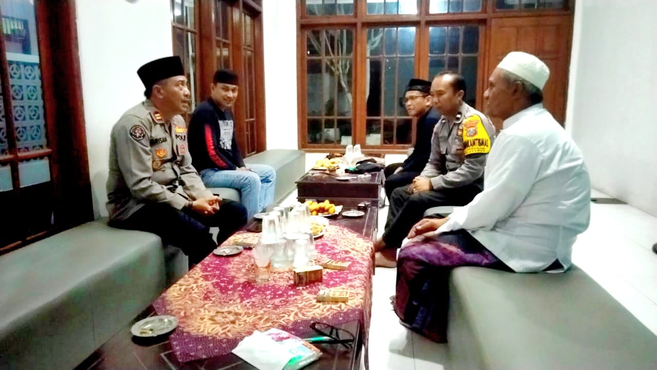 Sampaikan Pesan Pemilu Damai Polisi Sambangi Para Tokoh Ulama di Jember