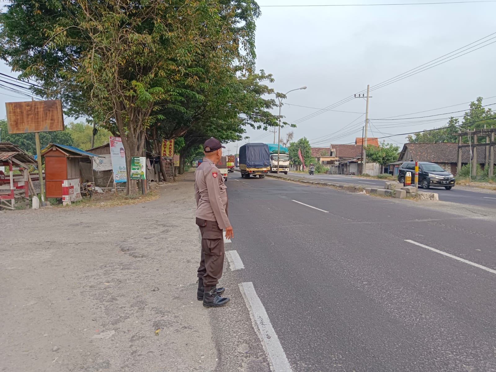 Personel Polres Lamongan Hadir Ditengah Masyarakat Melalui Kegiatan Commander Wish
