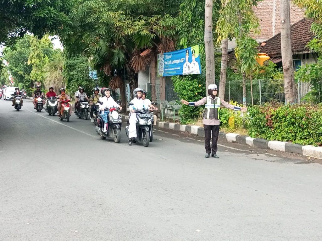 Awali Pelaksanaan Tugas Rutin, Anggota Polres Lamongan Laksanakan CW Pagi Hari