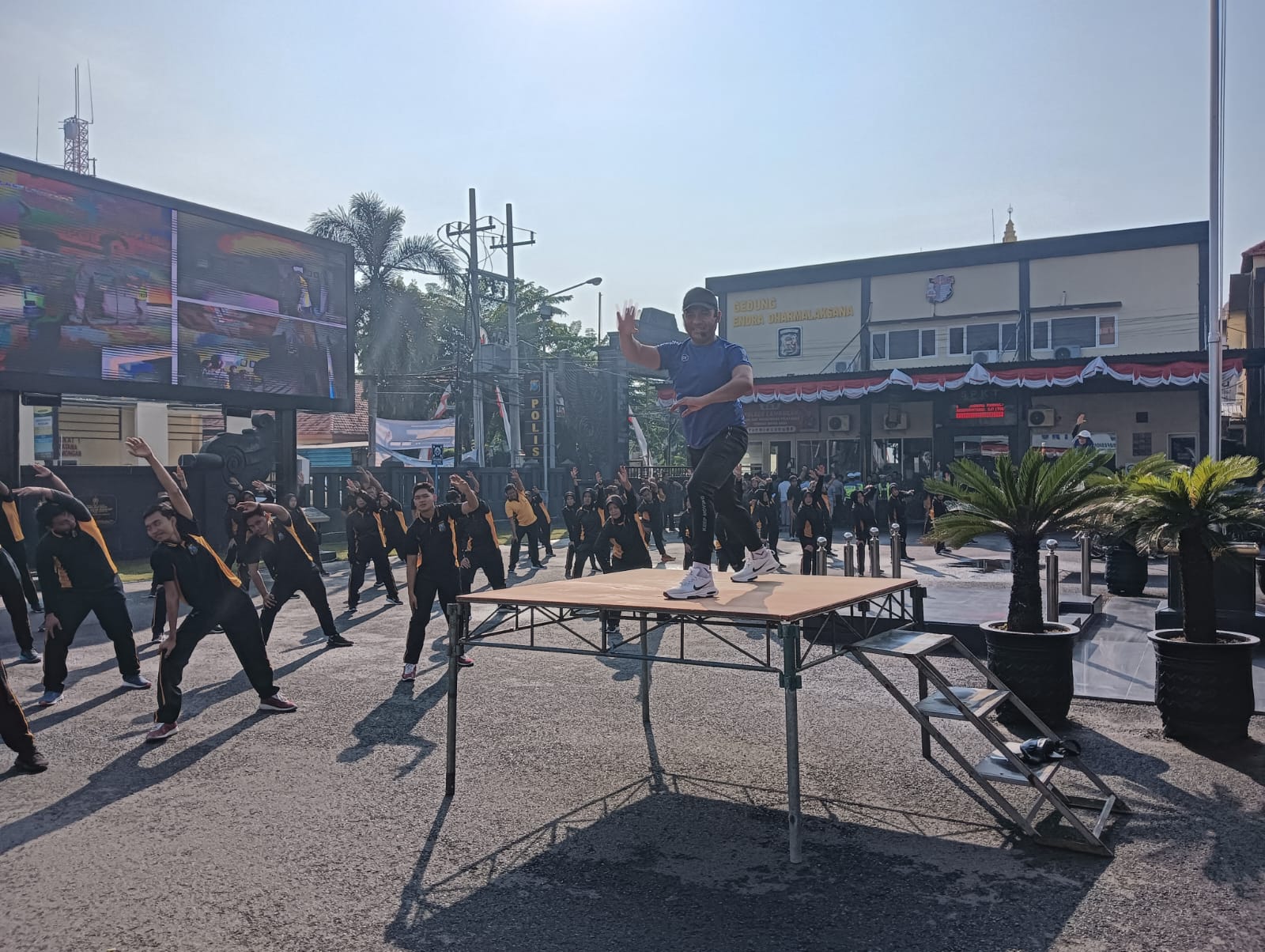Anggota Polres Lamongan Laksanakan Olahraga Pagi Di Mapolres Lamongan