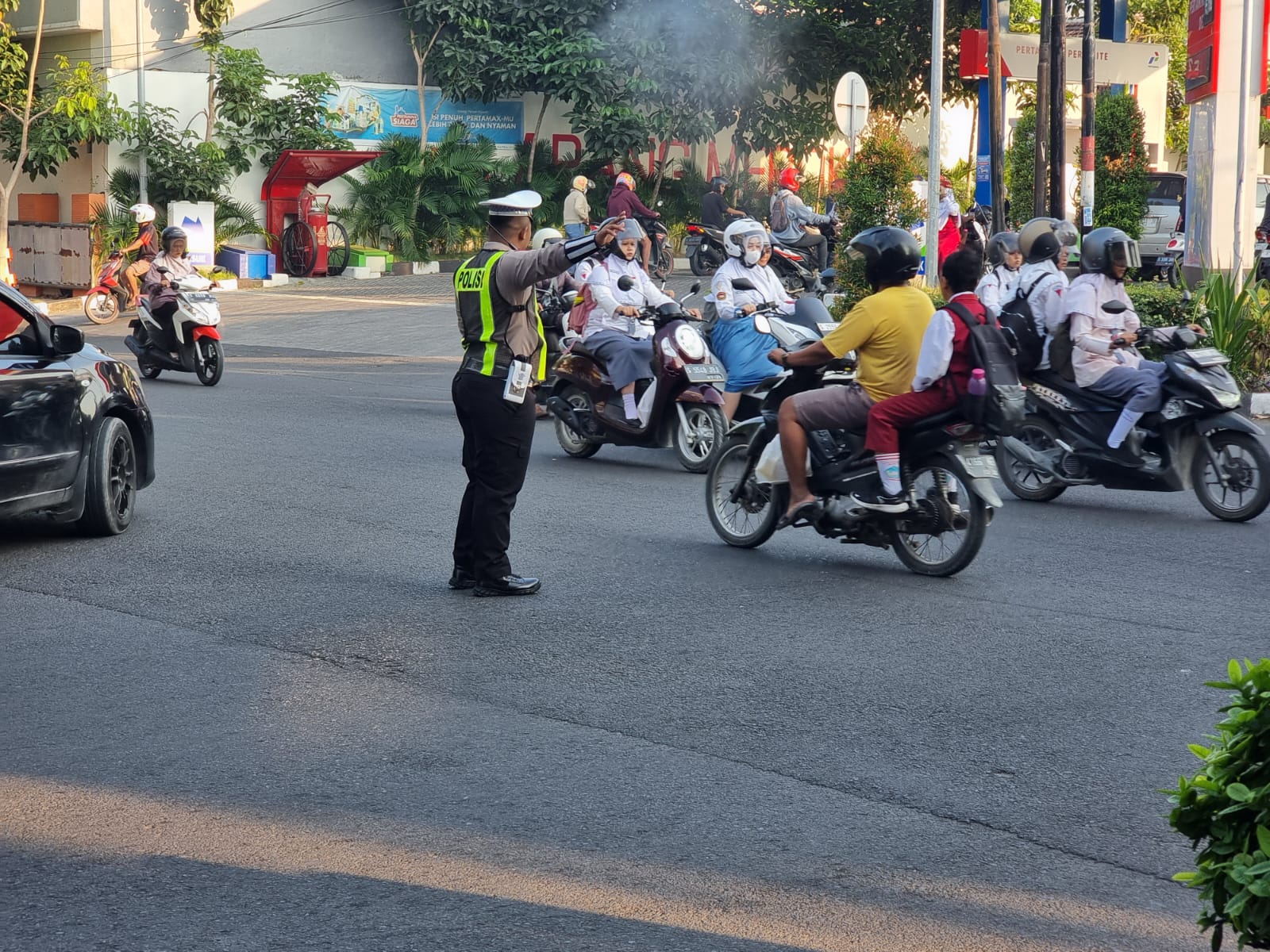 Personel Polres Lamongan Lakukan Commander Wish Pagi