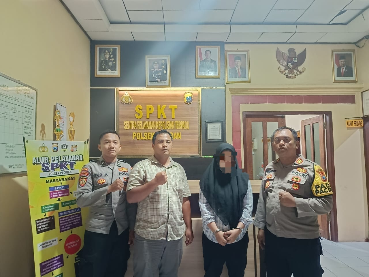 Polsek Paciran Berhasil Amankan Terduga Pelaku Penipuan Di Wilayah Paciran dan Panceng Gresik di Rumah Korban