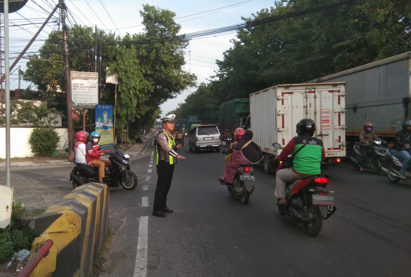 Demi Kamseltibcar Aman Dan Kondusif, Polres Lamongan Lakukan Strong Point Pagi Hari