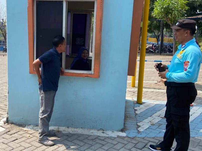 Anggota Polres Lamongan Lakukan Pengamanan Obvit Di Tempat Wisata