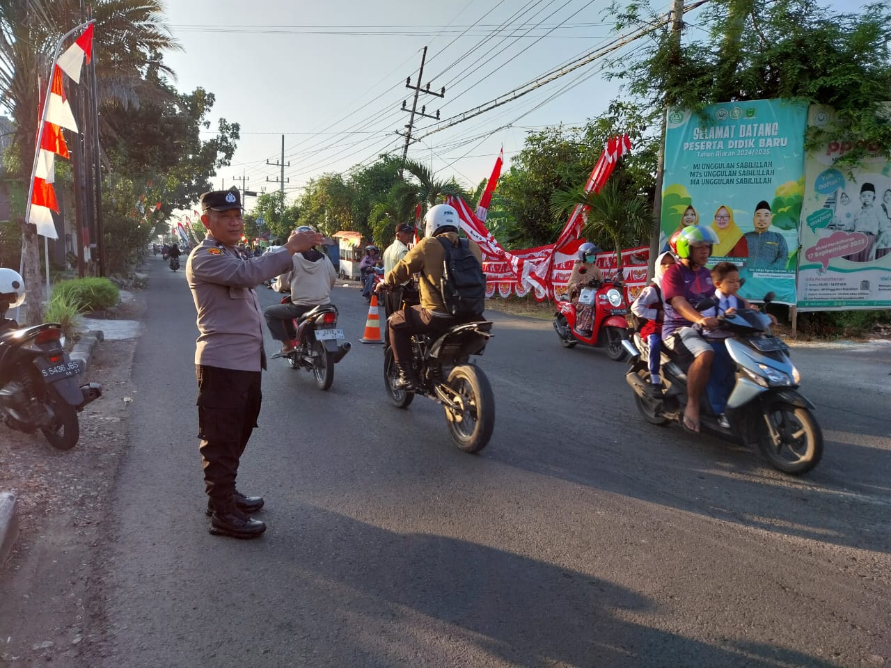 Anggota Polres Lamongan Laksanakan Commander Wish Pagi Hari Guna Kelancaran Arus Lalin