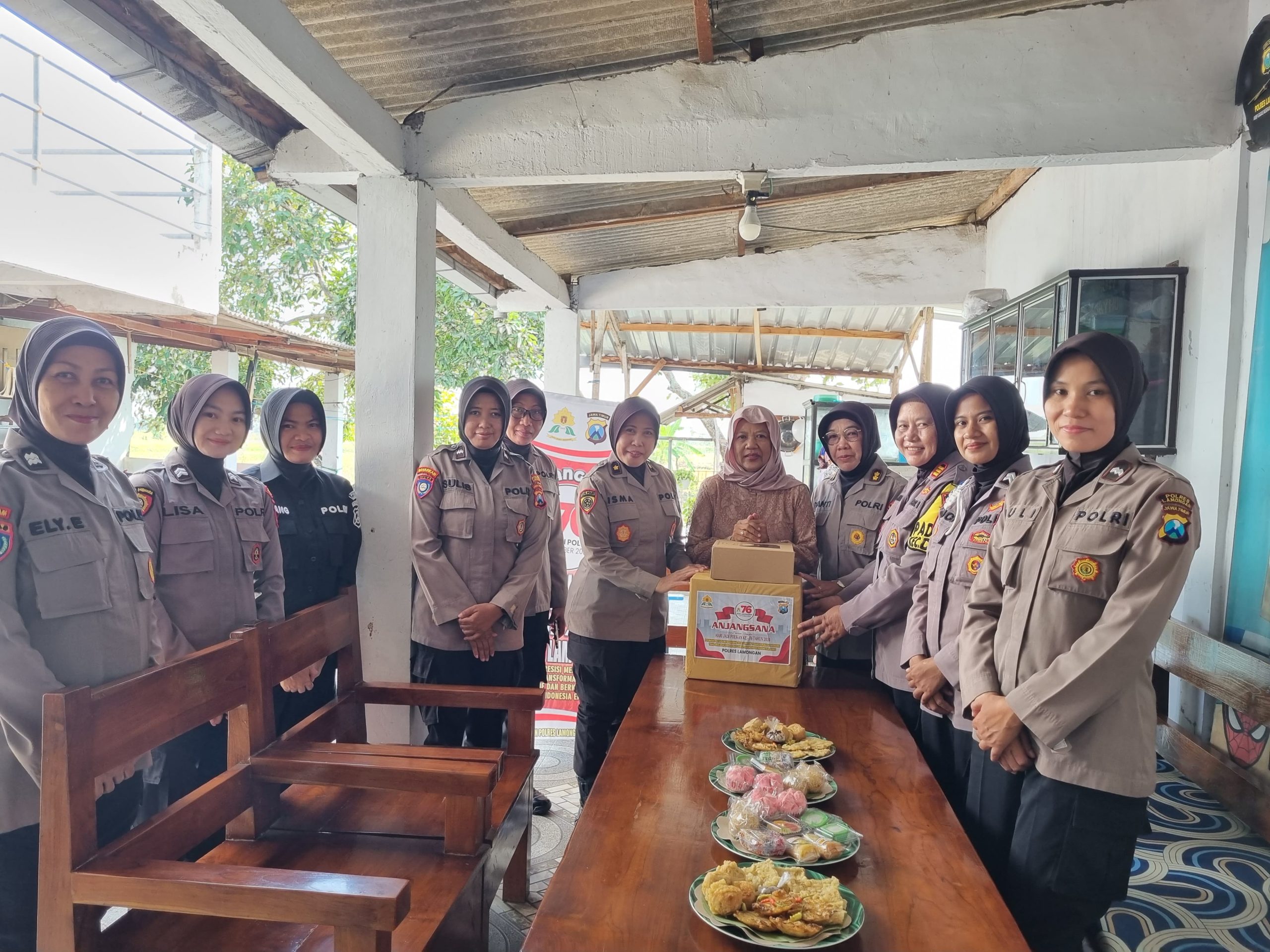 Peringati Hari Jadi Polwan ke 76, Polwan Polres Lamongan Anjangsana ke Purnawirawan Polwan Wujud Perhatian dan Penghormatan
