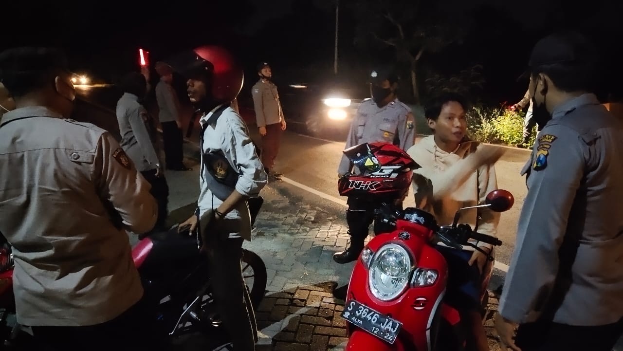 Anggota Polres Lamongan Laksanakan Razia Cipkon Multi Sasaran Gabungan Polsek Rayon 5