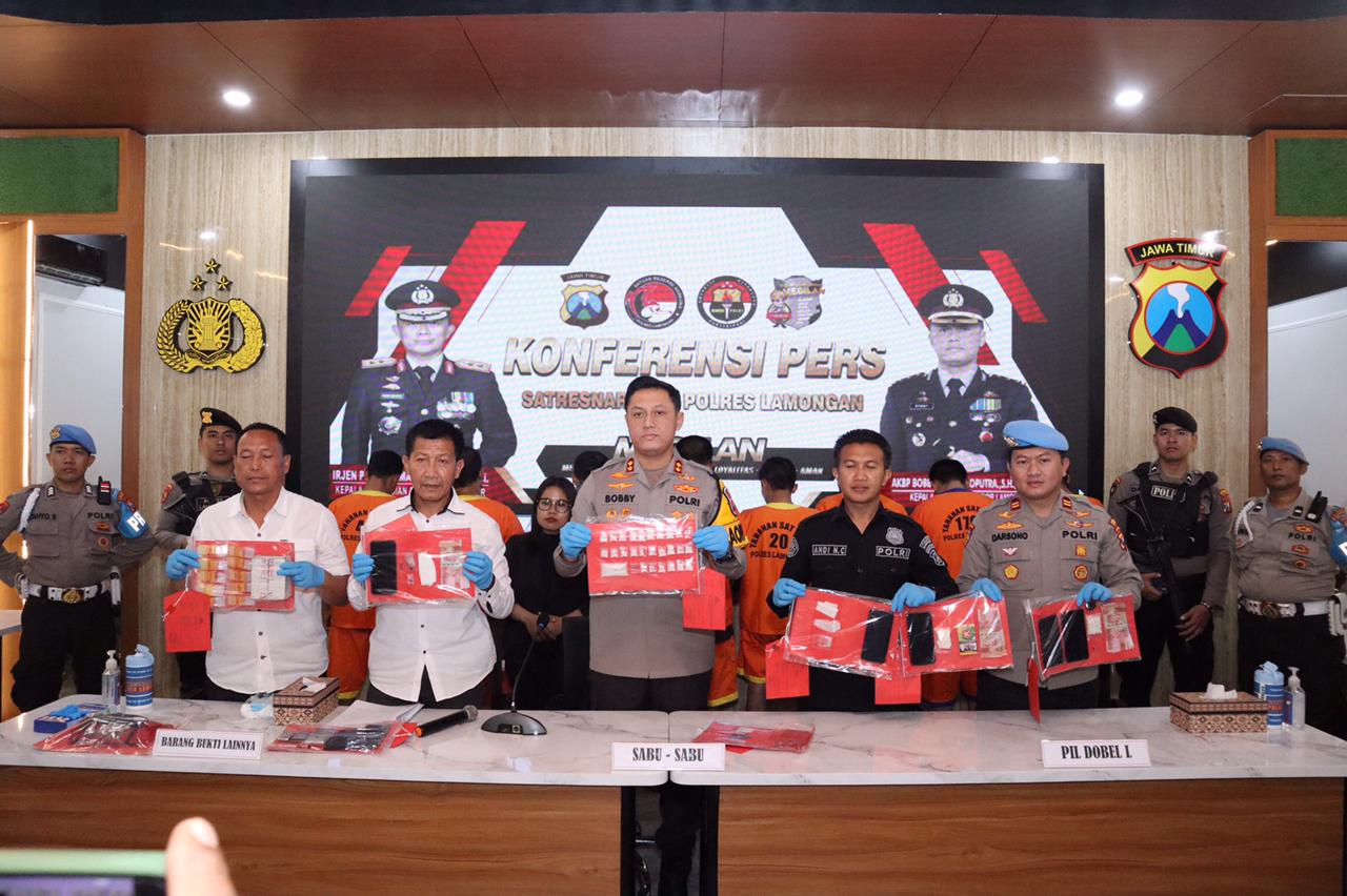 Polres Lamongan Gelar Konferensi Pers Ungkap Kasus Narkoba, Kapolres Beber Barang Bukti Puluhan Gram Sabu dan Ratusan Pil Double L