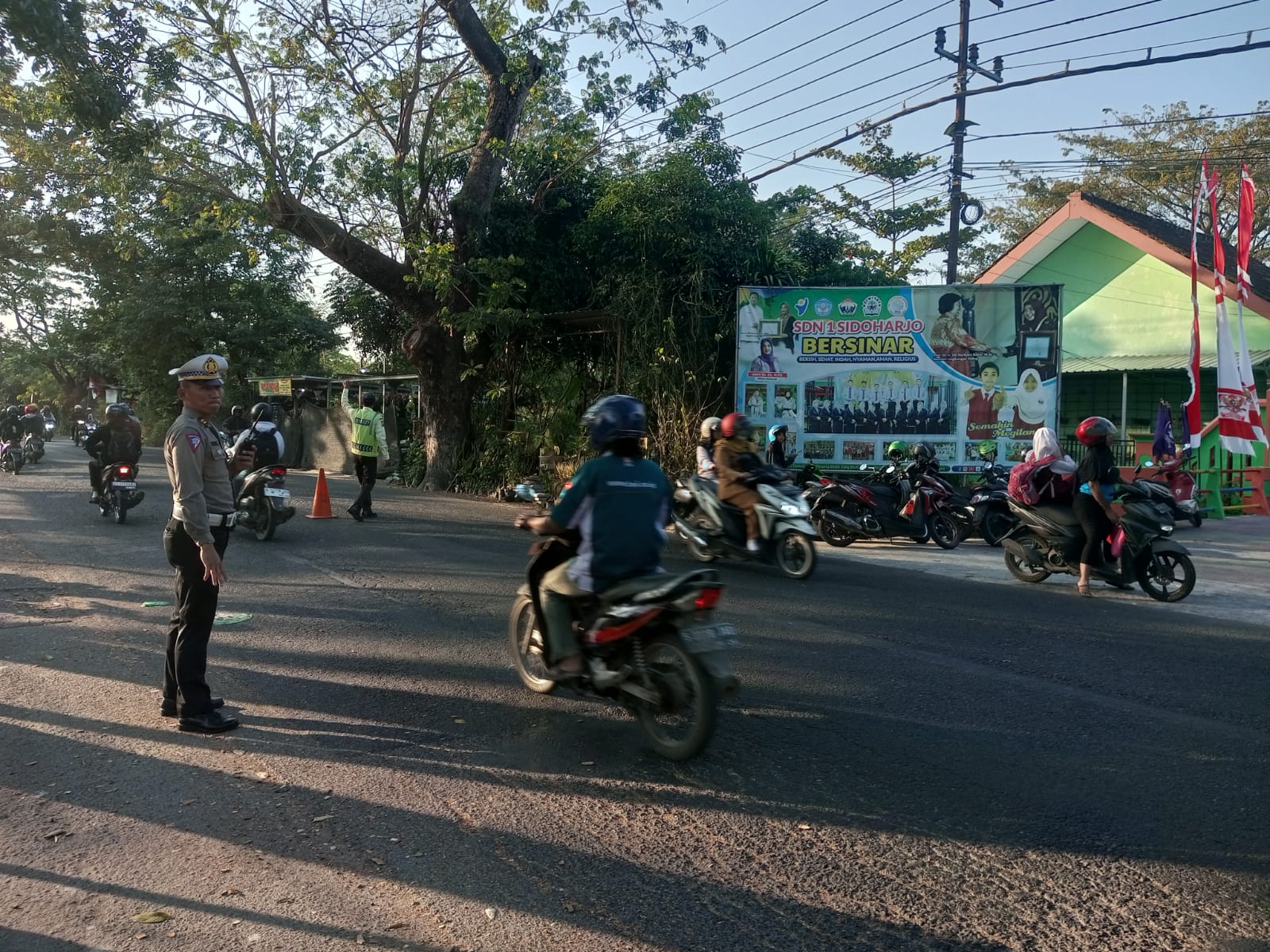 Personel Polres Lamongan Lakukan Commander Wish Pagi Hari