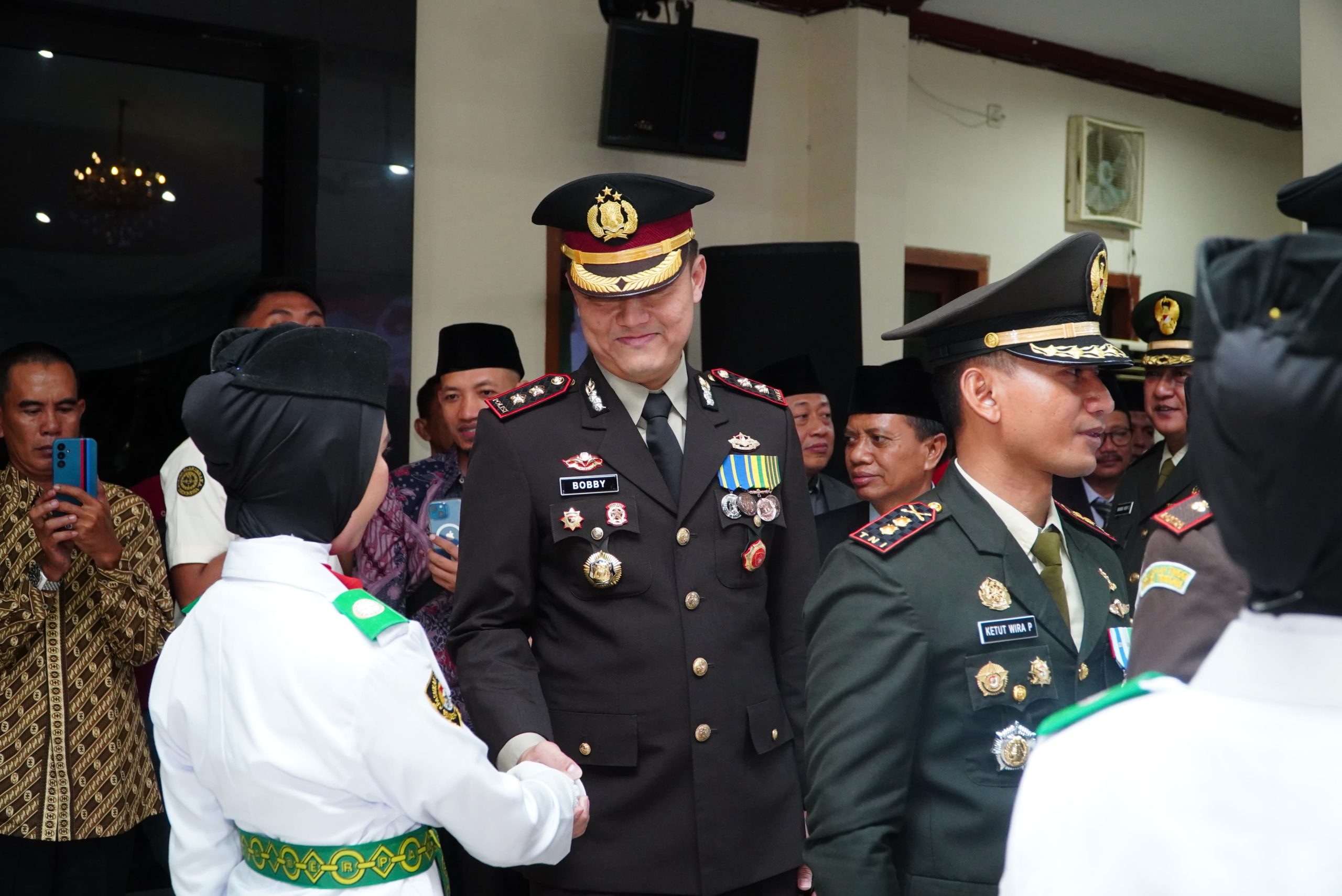 Kapolres Lamongan Hadiri Upacara Pengukuhan Pasukan Pengibar Bendera Kabupaten Lamongan Tahun 2024