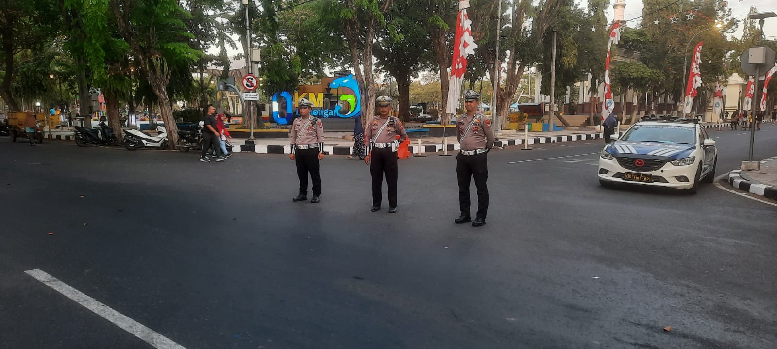 Anggota Polres Lamongan Laksanakan Pengamanan Minggu Ceria Di Alun-alun