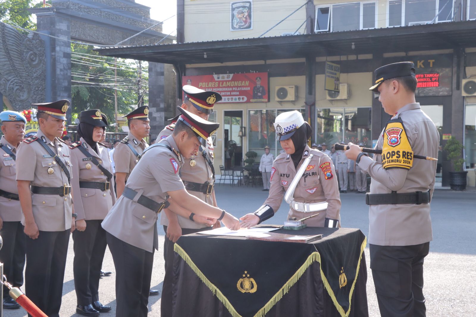 Polres Lamongan Gelar Upacara Serah Terima Jabatan Kasat, Kapolsek, dan Kasi