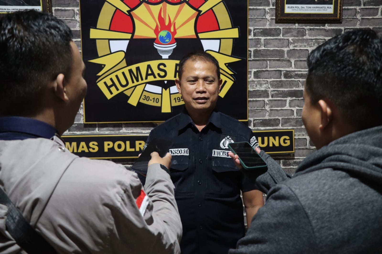 Jelang Ramadhan, Polres Tulungagung Amankan Pengedar Miras dan Sita Ratusan Botol Arak