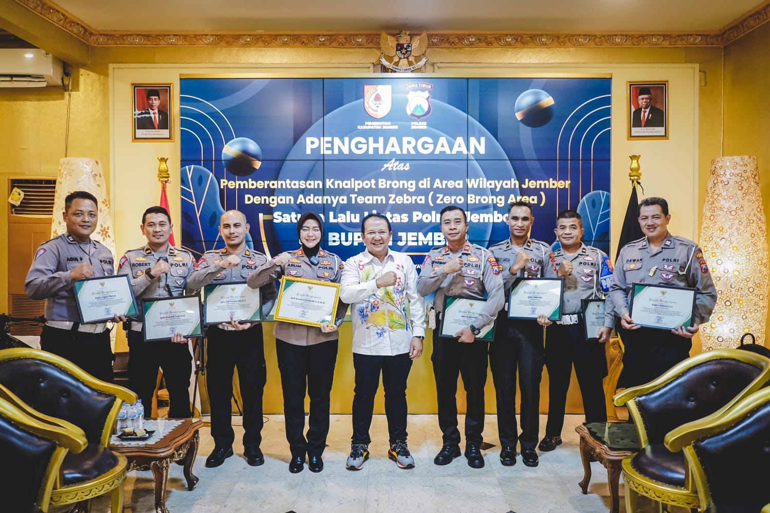 Satlantas Polres Jember Raih Penghargaan Dari Bupati Jember