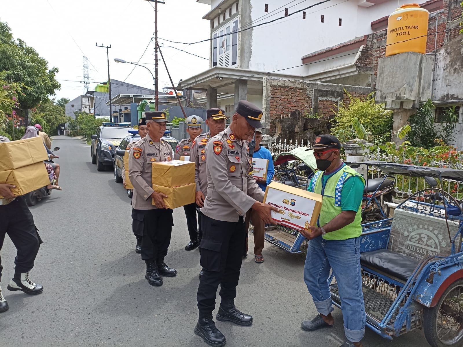 Bhakti Sosial Pemberian Bantuan Kemanusiaan Untuk Negeri Oleh Polres Lamongan