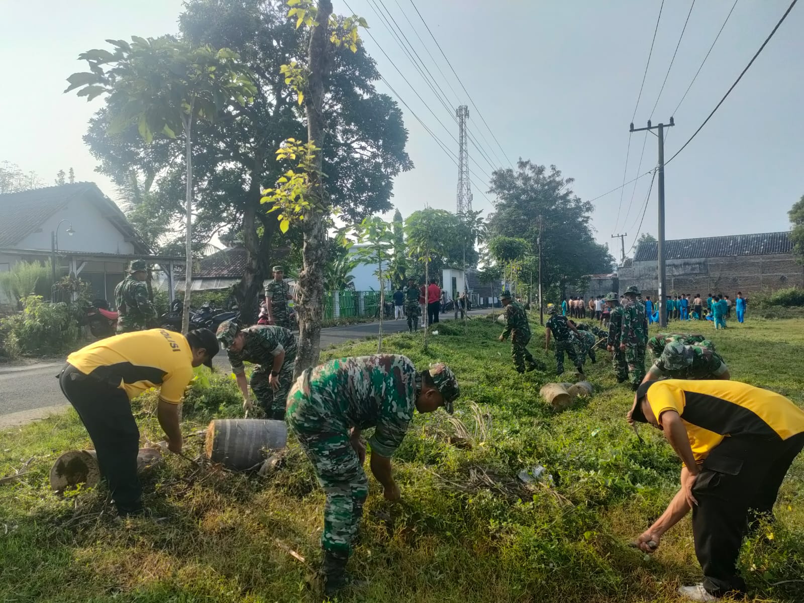 Polres Nganjuk Turunkan Puluhan Personel Dukung TNI Dalam Program TMMD
