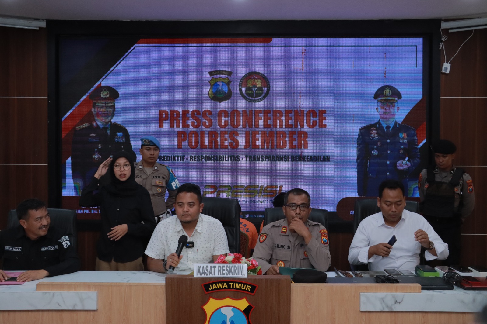 Polisi Berhasil Menangkap Dua Tersangka Pembobol dan Pembakar Rumah Warga di Jember