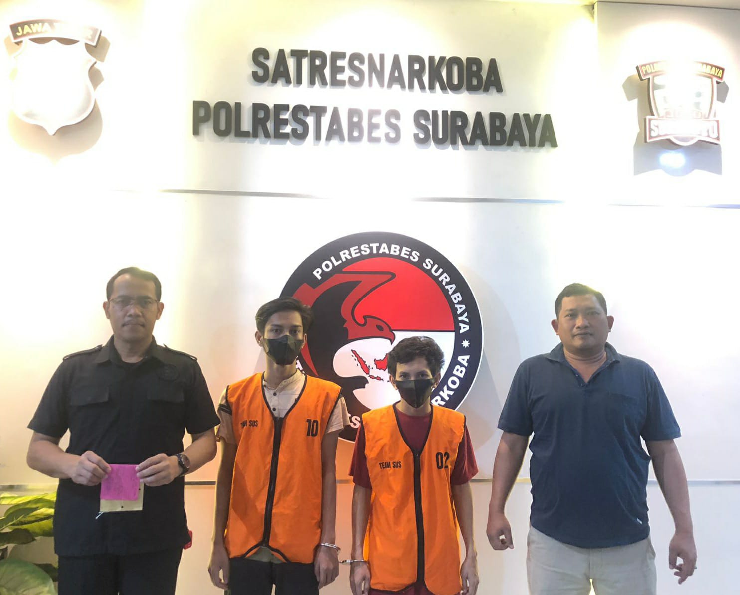 Polrestabes Surabaya Ungkap Peredaran Narkoba, Dua Tersangka Pengedar Berhasil Diamankan