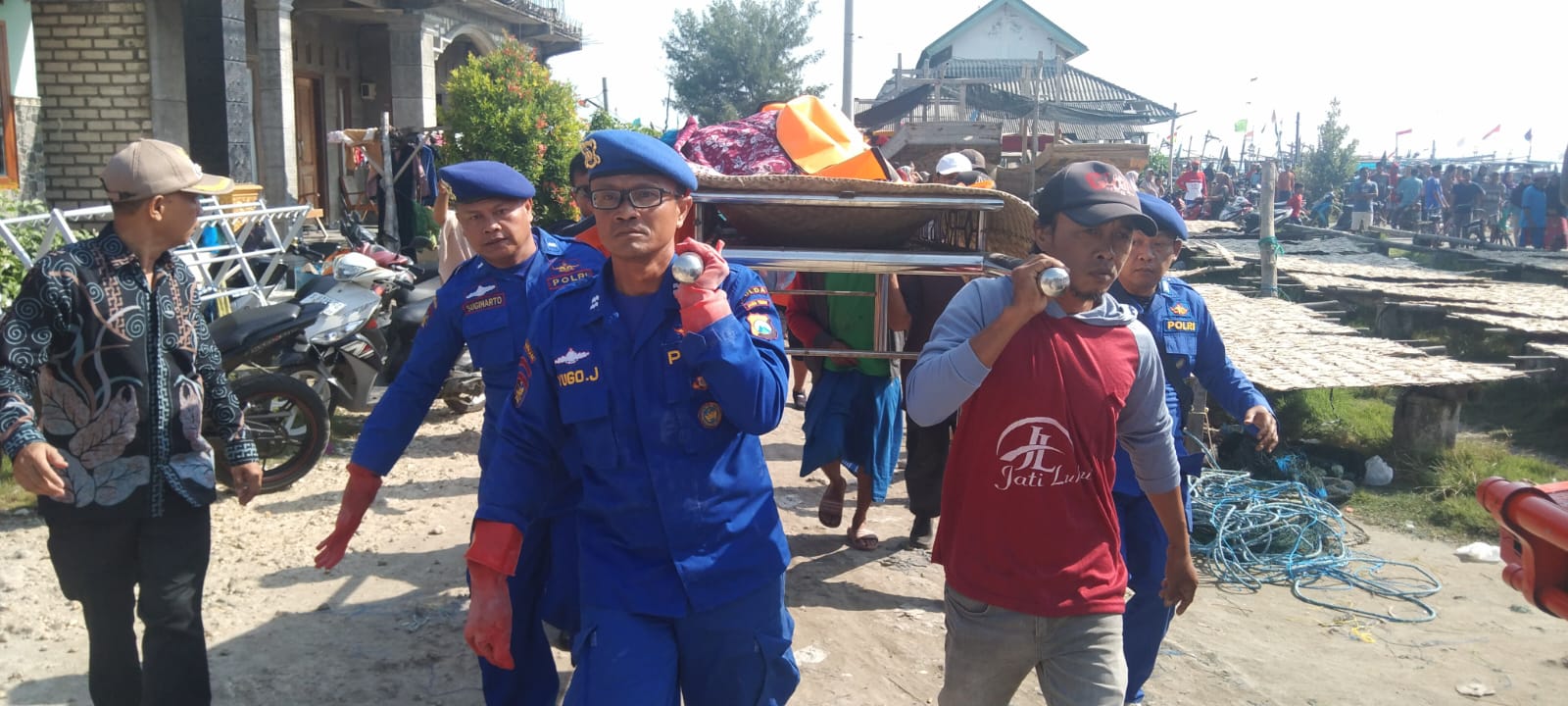 Tim SAR Gabungan Polairud Polres Lamongan Berhasil Temukan Korban Nelayan Yang Hilang Dan Tenggelam