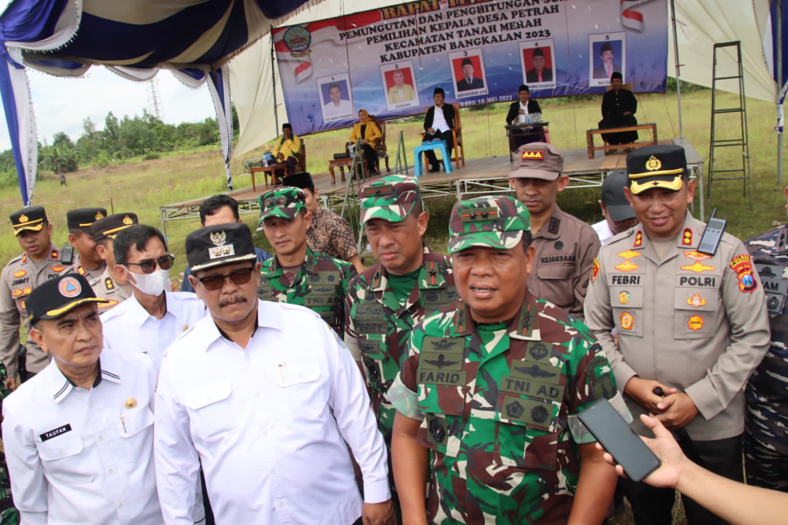Polda Jatim Bersama Kodam V Brawijaya Kawal Pilkades Serentak di Bangkalan