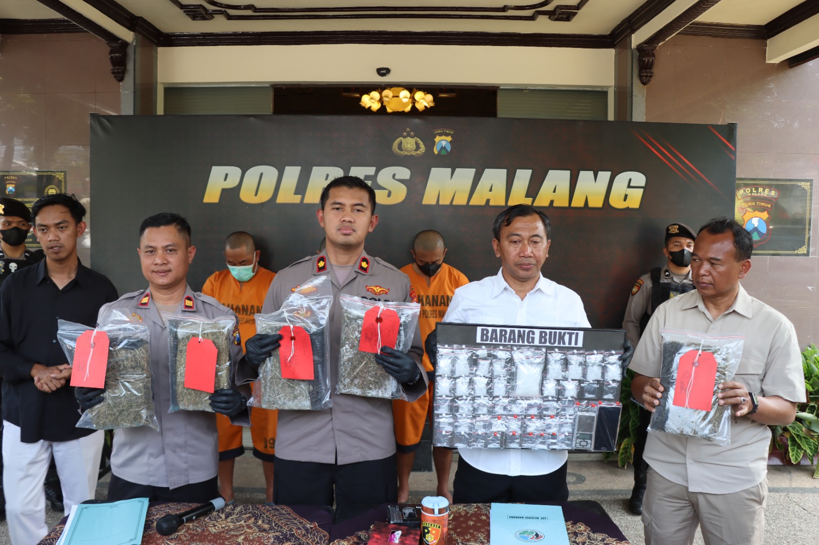 Polres Malang Amankan Dua Tersangka Pengedar Narkoba 6,5 Kg Ganja Berhasil Disita