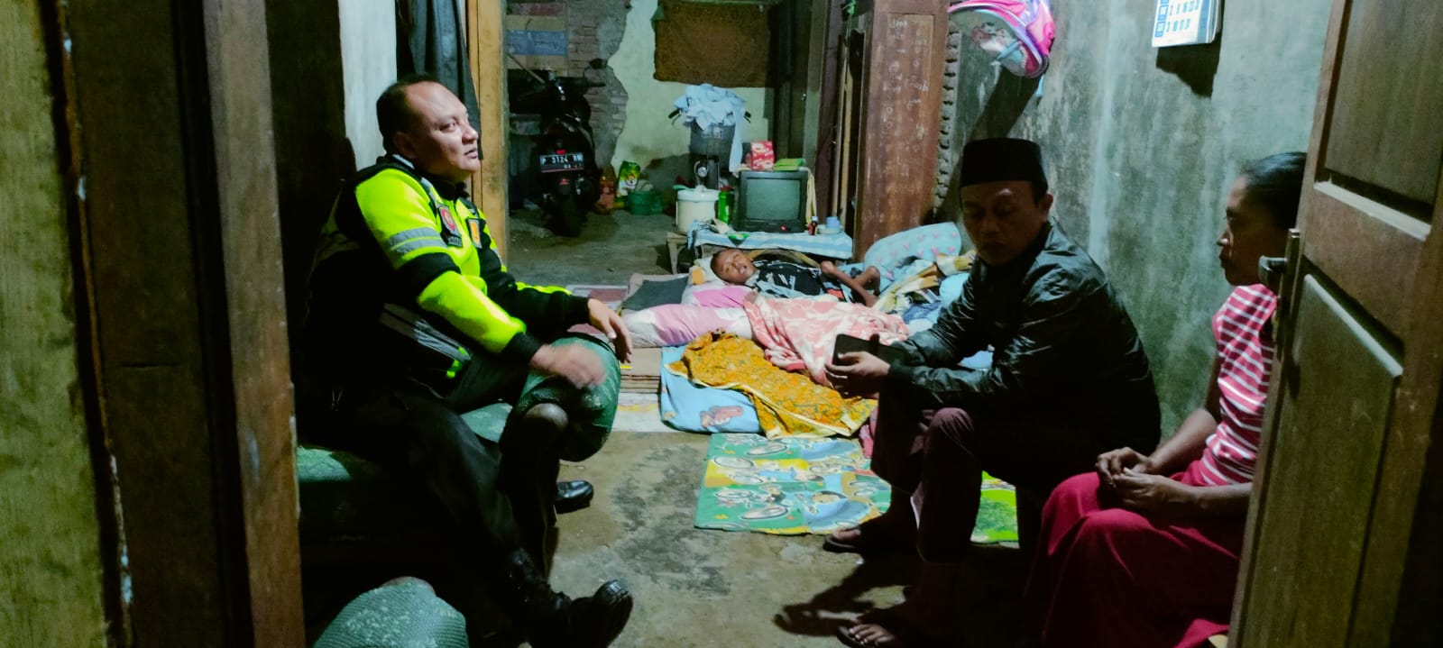 Hadir Beri Solusi, Polisi RW Bantu Anak Stunting di Bondowoso