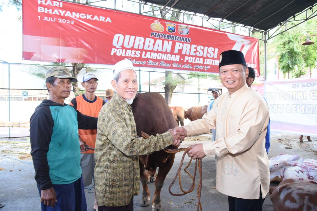 Polres Lamongan Gelar Penyembelihan Dan Pendistribusian Qurban Presisi
