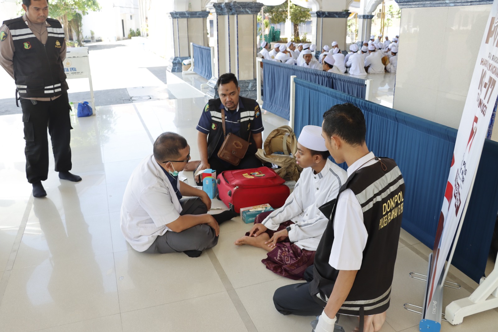 Polres Tanjungperak Gelar Bakti Kesehatan Untuk Santri Wujudkan Generasi Muda Sehat dan Produktif