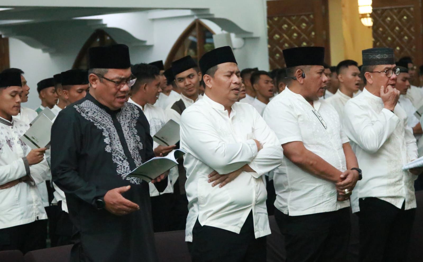 Peringati HUT Bhayangkara ke-77 Polda Jatim Gelar Sholawat dan Do’a Bersama