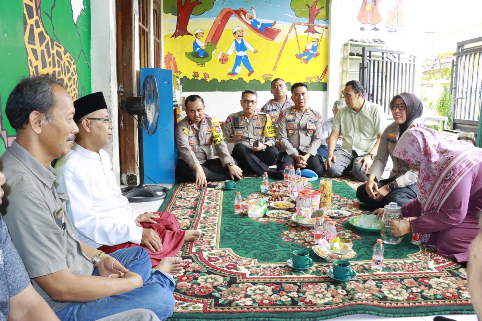 Sampaikan Pesan Pemilu Damai Kapolres Pelabuhan Tanjungperak Sambangi Tokoh Agama