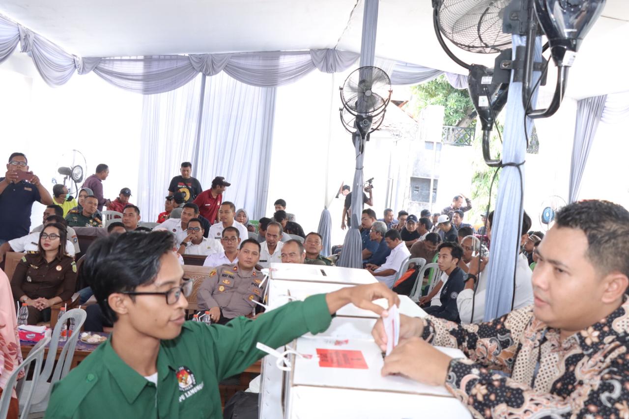 Wakapolres Lamongan Hadiri Simulasi Pemungutan, Penghitungan, Dan Rekapitulasi Penghitungan Suara Pemilu Tahun 2024