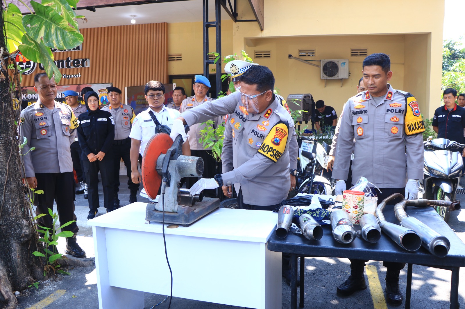 Polres Ngawi Musnahkan  176 Knalpot Brong Jelang Pergantian Tahun