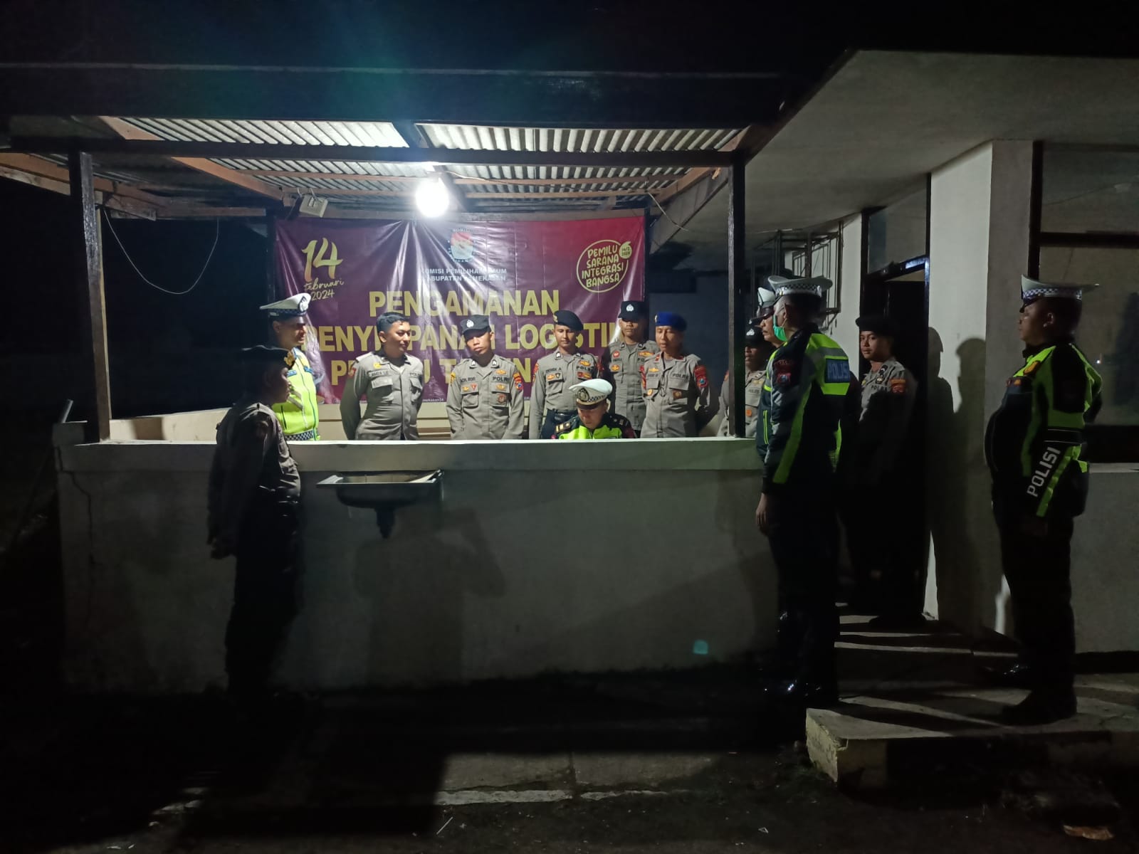 Polres Pamekasan Siagakan Personel untuk Pengamanan Gudang  Logistik Pemilu