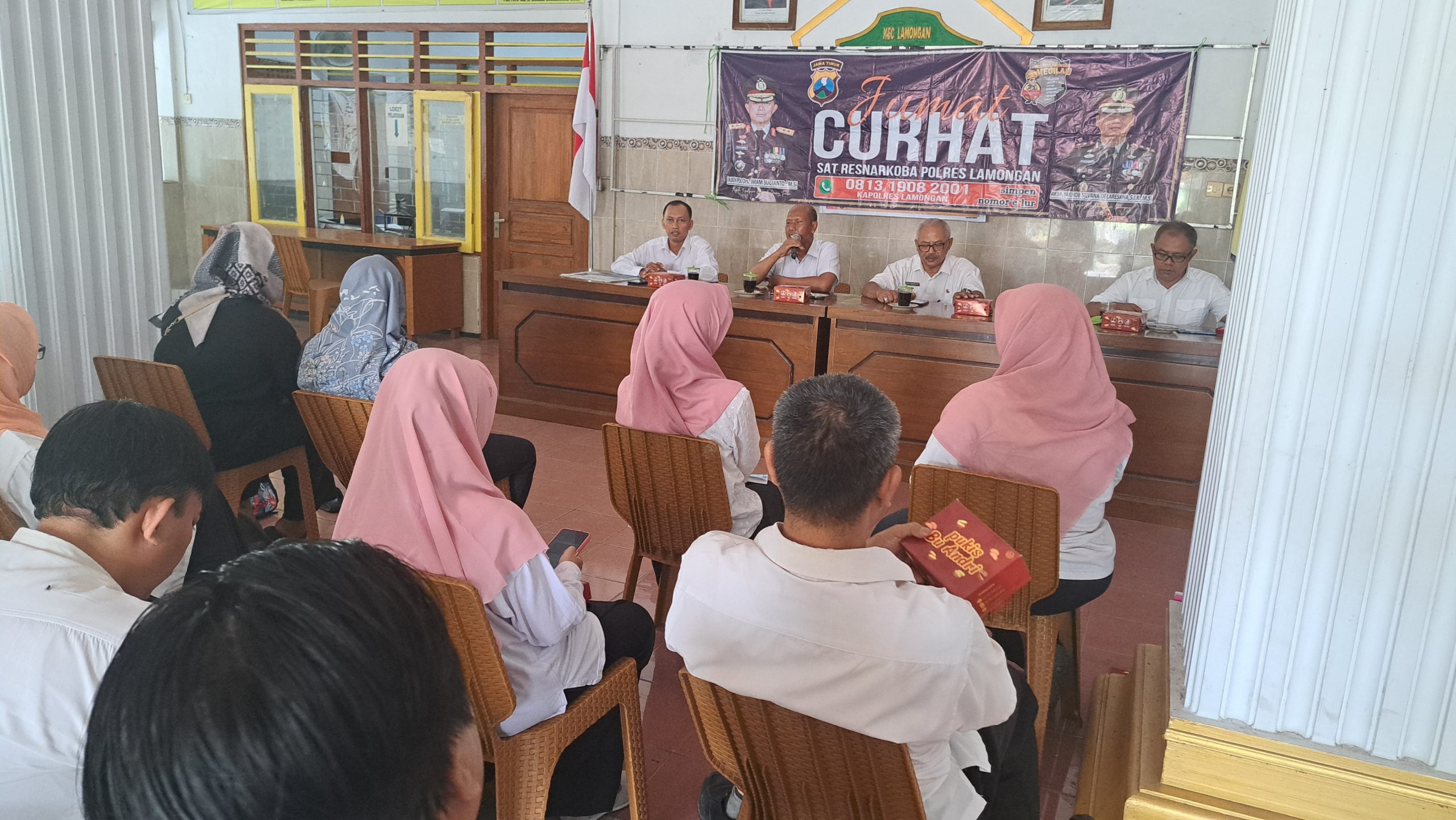 Program Jumat Curhat Polres Lamongan Bersama Dengan Warga Desa Made