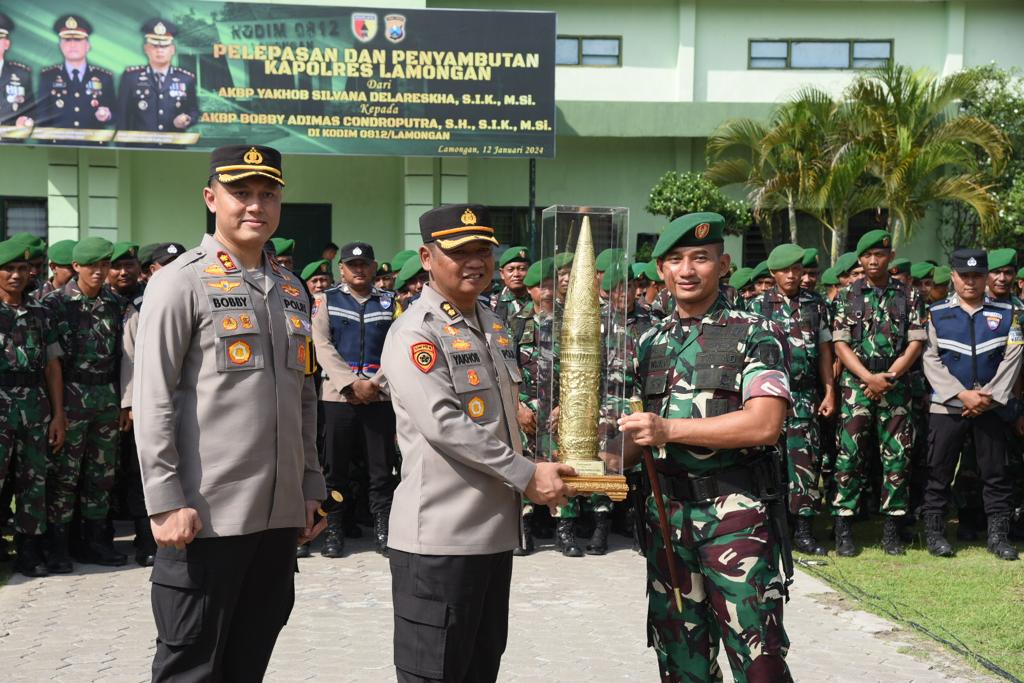 Pelepasan Kapolres Lamongan Lama Dan Apel Bersama Dalam Rangka Tradisi Korp Kodim 0812 Lamongan