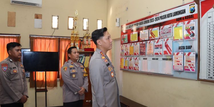 Cek Kesiapan Anggota, Kapolres Lamongan Sidak Mako Polsek Jajaran