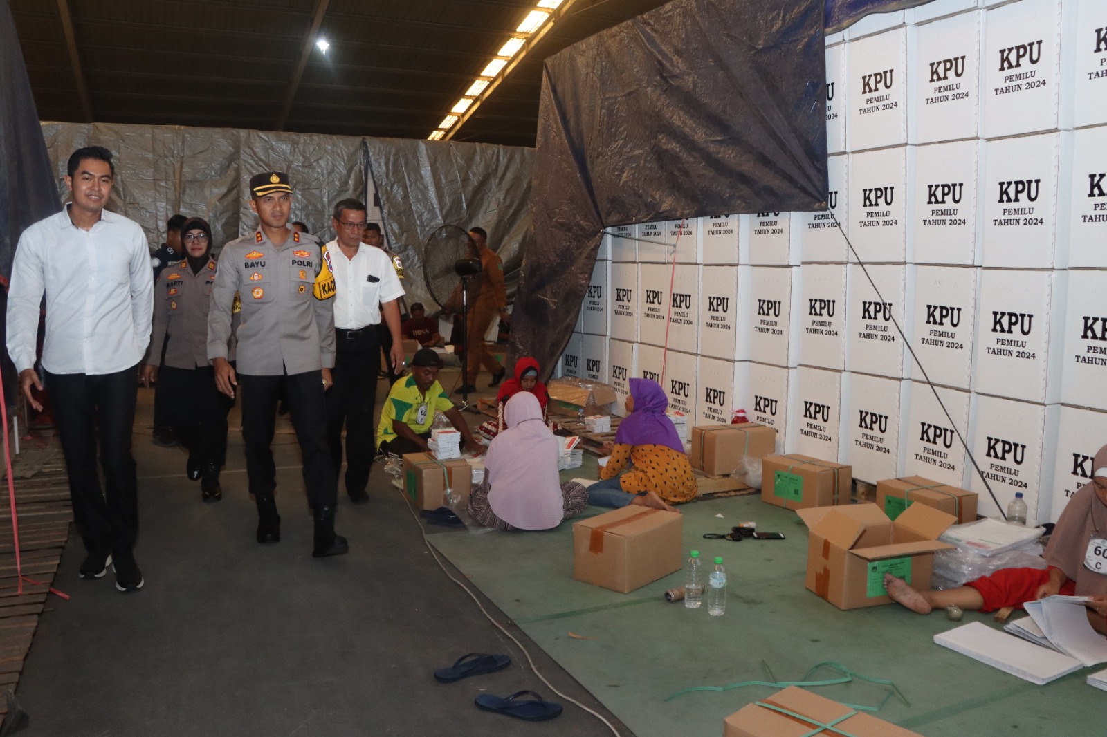 Pastikan Logistik Pemilu Aman, Kapolres Pasuruan bersama Forkopimda Tinjau Gudang Logistik
