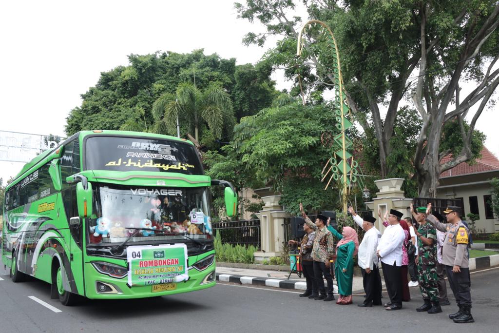 Wakapolres Lamongan Hadiri Pemberangkatan PC Muslimat Nahdlatul Ulama Menuju Jakarta