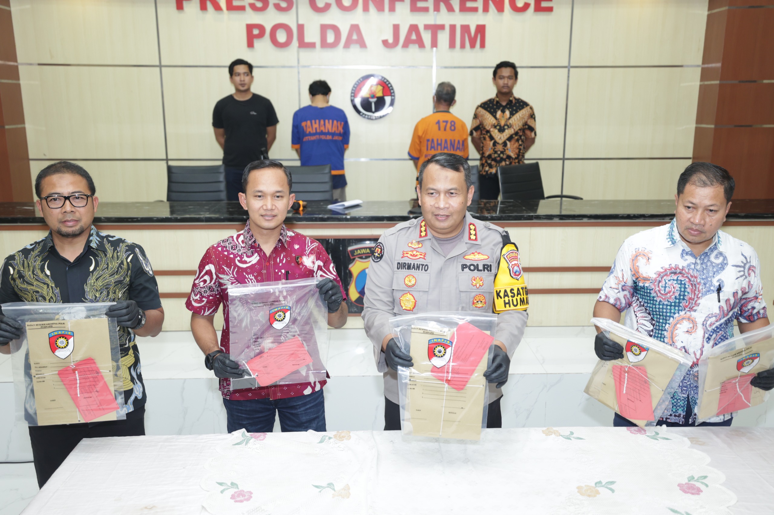 Polda Jatim Berhasil Amankan 4 Tersangka Calo Rekrutmen ASN yang Tipu Korban Hingga 7.4 Miliar